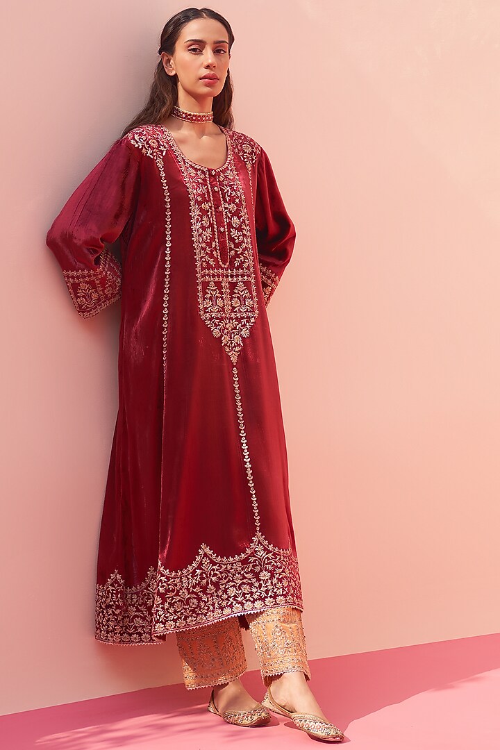 Maroon Velvet Embroidered Choga Set by Angad Singh at Pernia's Pop Up Shop