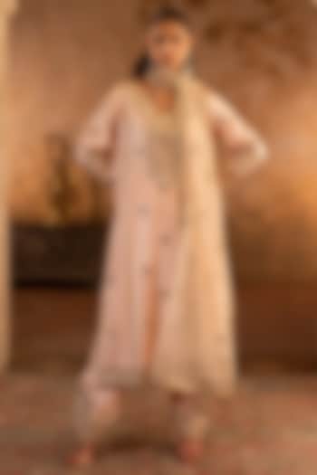 Peach Silk Embroidered Kurta Set by Angad Singh at Pernia's Pop Up Shop
