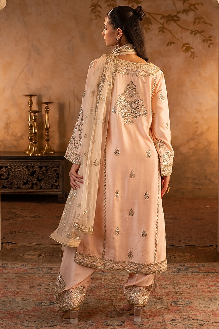 Peach Silk Embroidered Kurta Set by Angad Singh at Pernia's Pop Up Shop