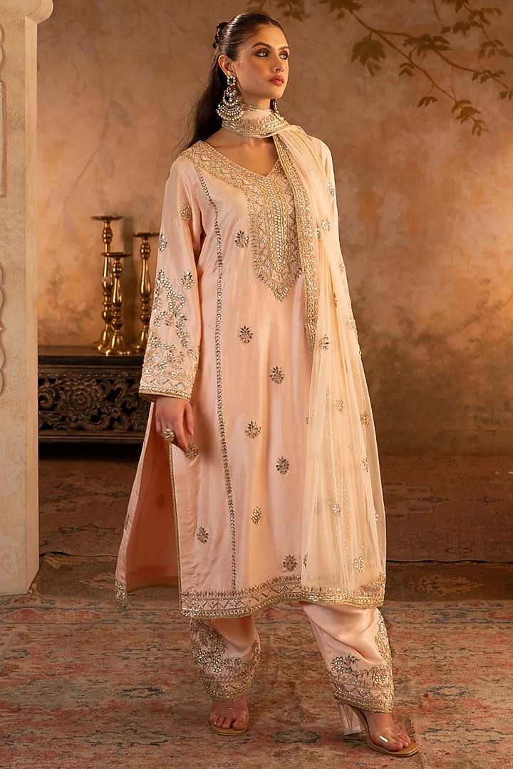 Peach Silk Embroidered Kurta Set by Angad Singh at Pernia's Pop Up Shop