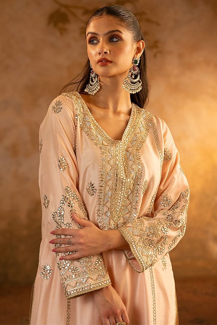 Peach Silk Embroidered Kurta Set by Angad Singh at Pernia's Pop Up Shop