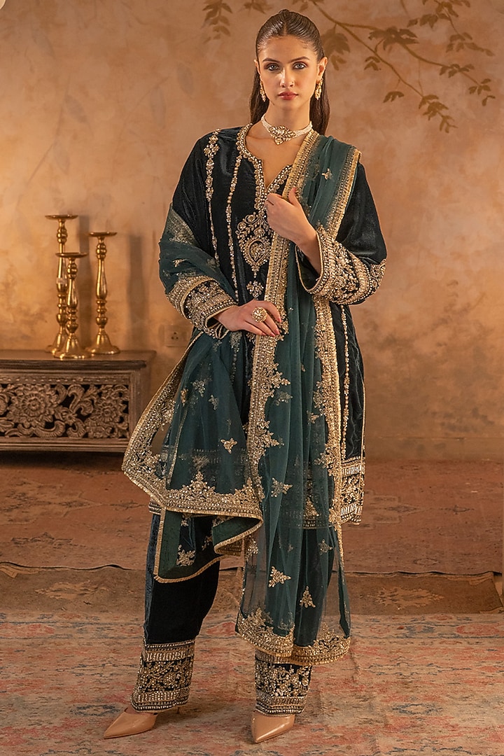 Green Velvet Embroidered Kurta Set by Angad Singh at Pernia's Pop Up Shop