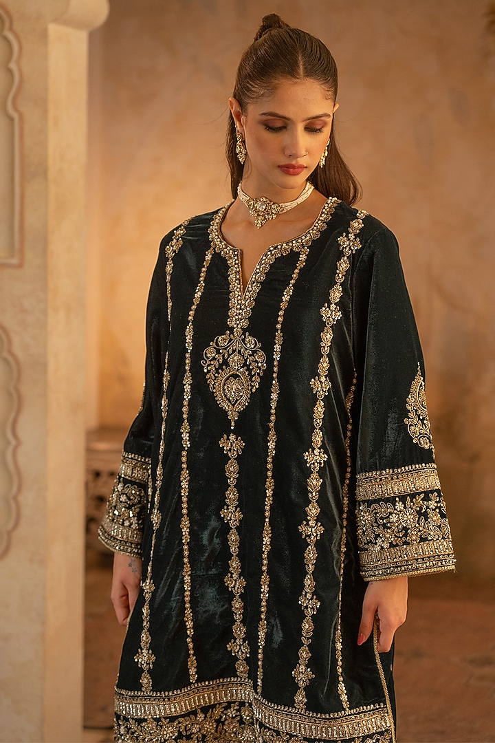 Green Velvet Embroidered Kurta Set by Angad Singh at Pernia's Pop Up Shop