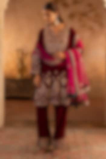 Rani Pink Velvet Embroidered Kurta Set by Angad Singh at Pernia's Pop Up Shop