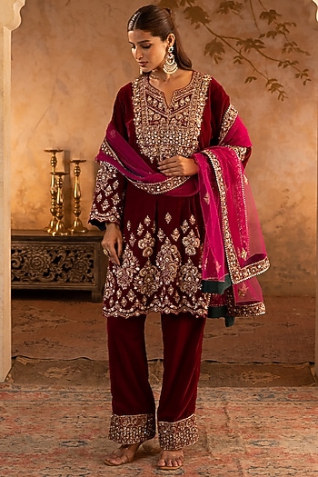 Rani Pink Velvet Embroidered Kurta Set by Angad Singh at Pernia's Pop Up Shop