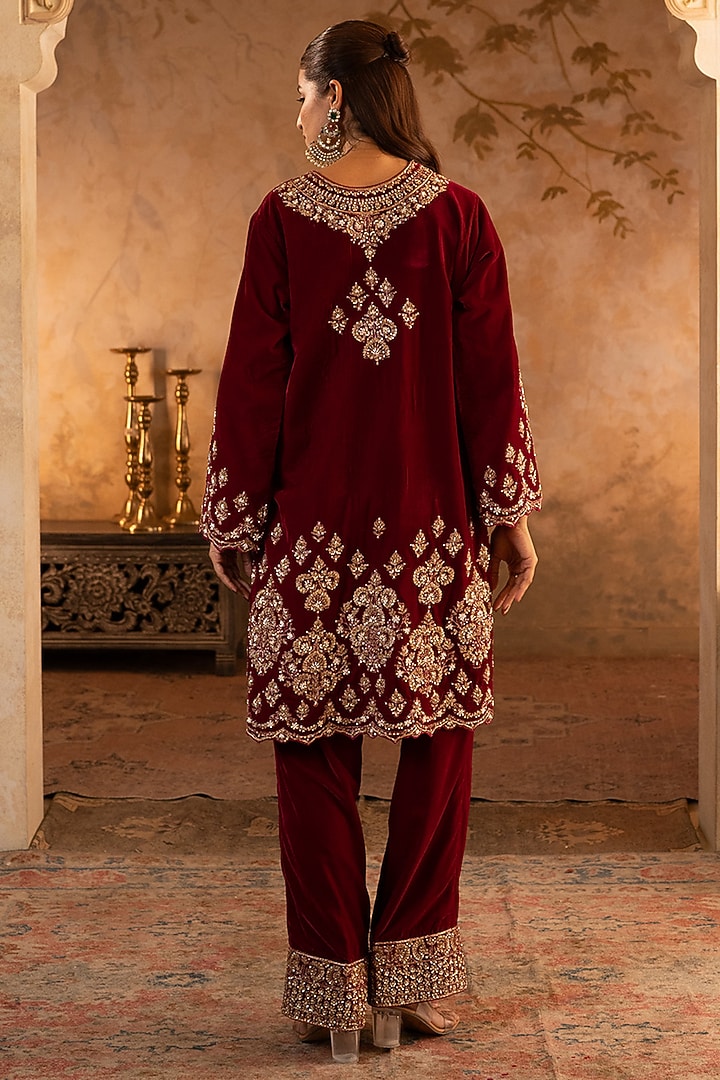 Rani Pink Velvet Embroidered Kurta Set by Angad Singh at Pernia's Pop Up Shop