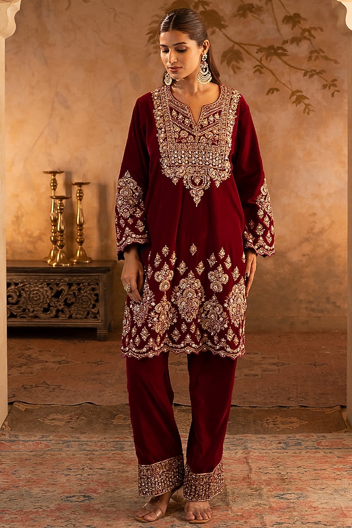 Rani Pink Velvet Embroidered Kurta Set by Angad Singh at Pernia's Pop Up Shop