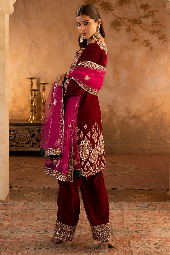 Rani Pink Velvet Embroidered Kurta Set by Angad Singh at Pernia's Pop Up Shop