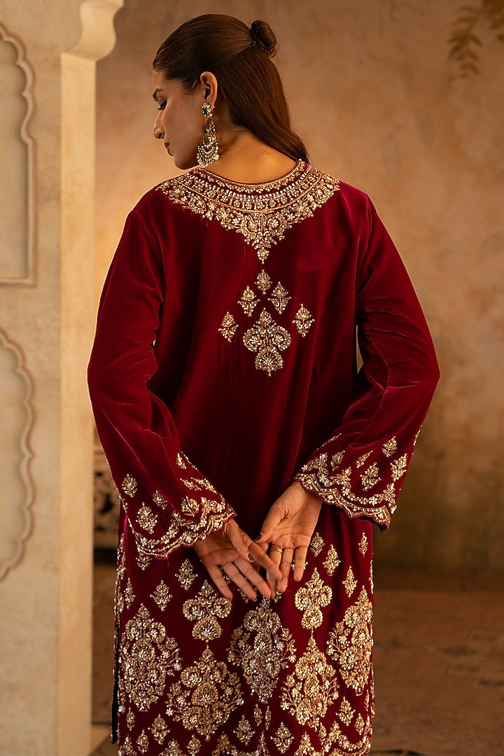 Rani Pink Velvet Embroidered Kurta Set by Angad Singh at Pernia's Pop Up Shop