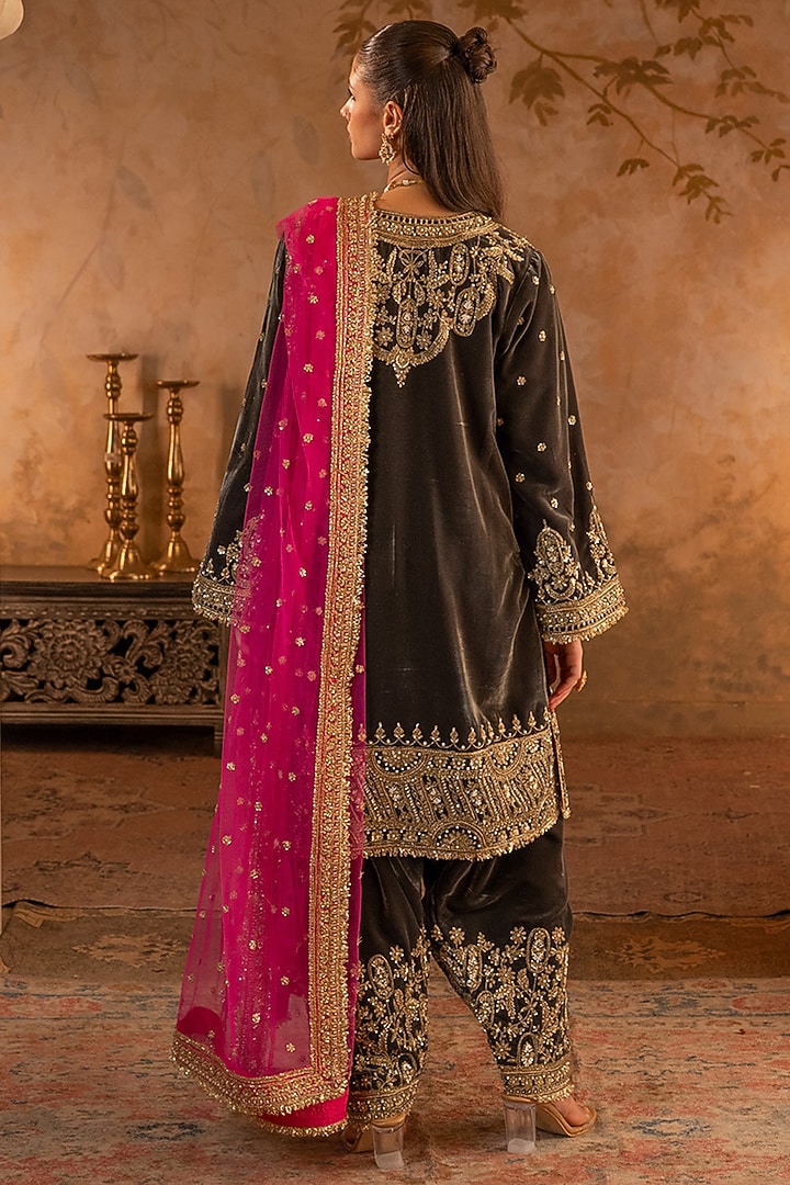 Grey Velvet Embroidered Kurta Set by Angad Singh at Pernia's Pop Up Shop