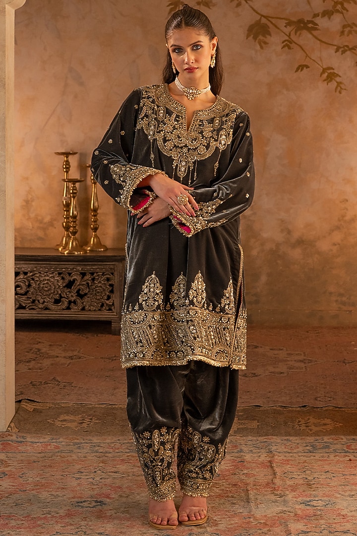 Grey Velvet Embroidered Kurta Set by Angad Singh at Pernia's Pop Up Shop