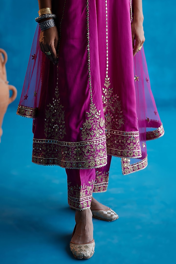 Crimson Embroidered Kurta Set by Angad Singh at Pernia's Pop Up Shop