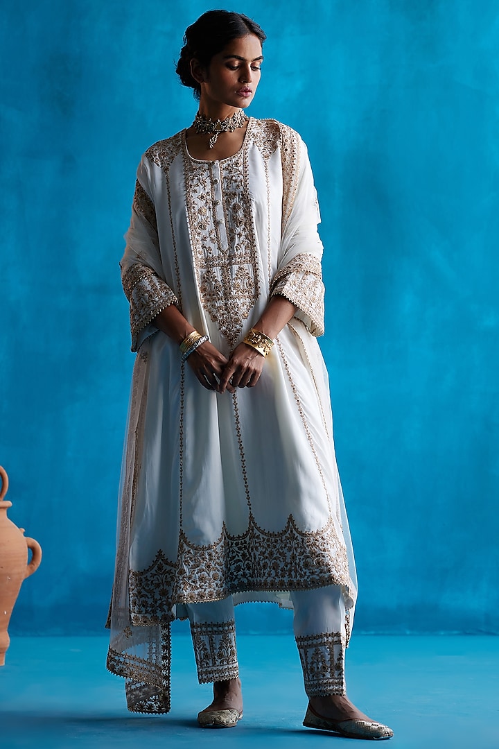 Ivory Embroidered Kurta Set by Angad Singh at Pernia's Pop Up Shop