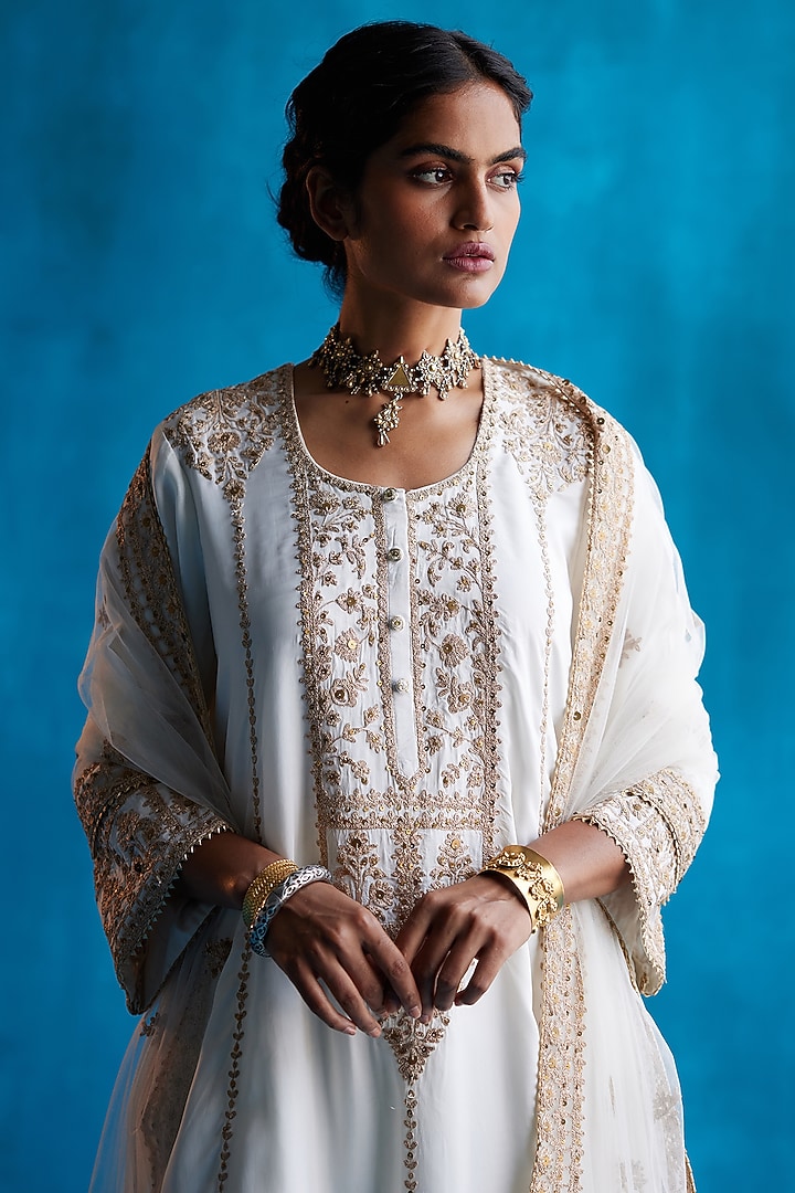 Ivory Embroidered Kurta Set by Angad Singh at Pernia's Pop Up Shop