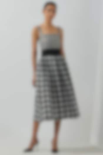 Black & White Cotton Checkered Midi Dress by TIC