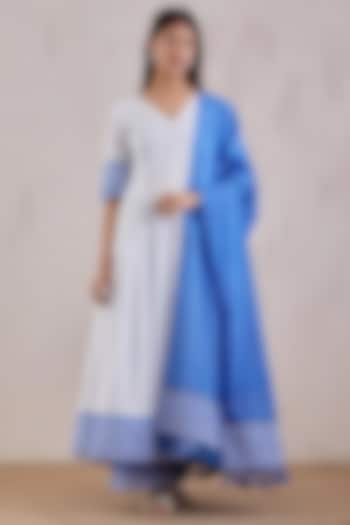 White Printed Anarkali Set by The Indian Cause at Pernia's Pop Up Shop