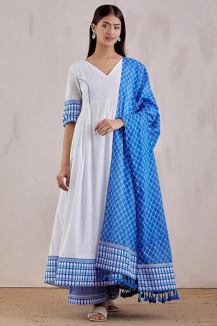 White Printed Anarkali Set by The Indian Cause at Pernia's Pop Up Shop