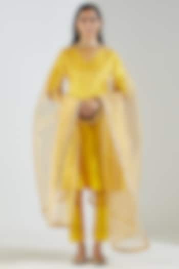 Yellow Silk Dupion Kurta Set by The Indian Cause at Pernia's Pop Up Shop