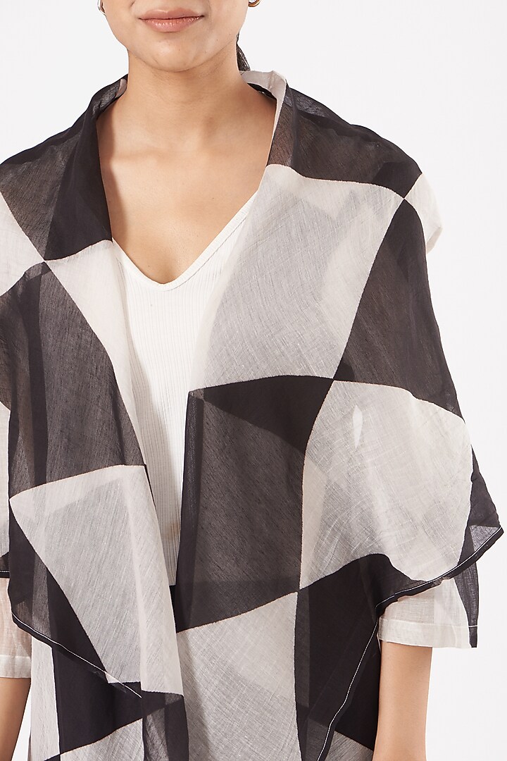 Black & White Printed Long Jacket by Tilla at Pernia's Pop Up Shop