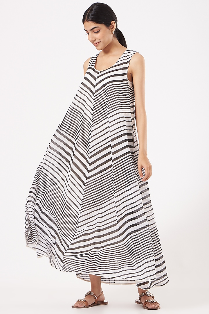 Black & White Cotton Printed Maxi Dress by Tilla