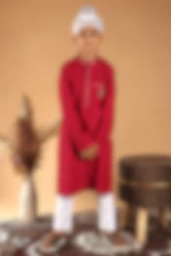 Magenta Mul Chanderi Embroidered Kurta Set For Boys by Tilsim by Sagarika Mehrotra at Pernia's Pop Up Shop