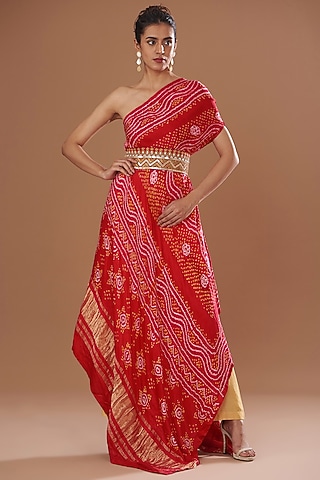 Red Handloom Mashru Silk Bandhani Printed Kaftan Set by Tisha Saksena