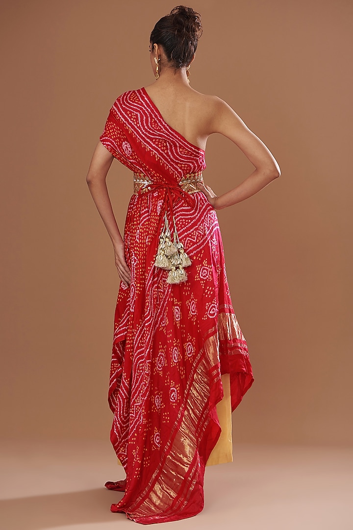 Red Handloom Mashru Silk Bandhani Printed Kaftan Set by Tisha Saksena at Pernia's Pop Up Shop