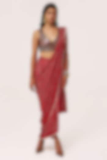 Red Handloom Mashru Silk Bandhani Draped Saree Set by Tisha Saksena at Pernia's Pop Up Shop