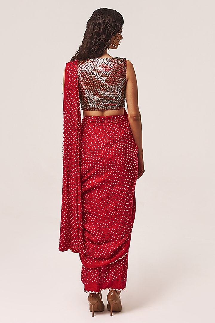 Red Handloom Mashru Silk Bandhani Draped Wedding Saree Set by Tisha Saksena at Pernia's Pop Up Shop
