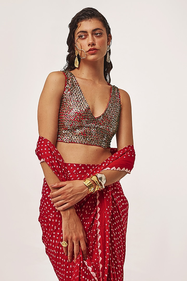 Red Handloom Mashru Silk Bandhani Draped Wedding Saree Set by Tisha Saksena at Pernia's Pop Up Shop