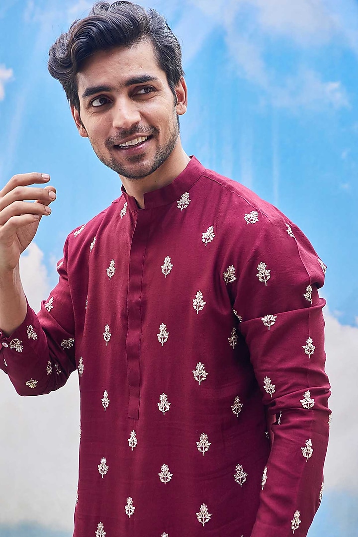 Maroon Hand Embroidered Kurta Set by TISASTUDIO at Pernia's Pop Up Shop
