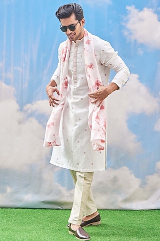 White Hand Embroidered Kurta Set by TISASTUDIO