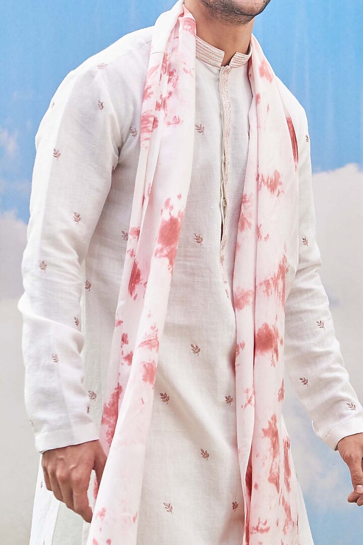 White Hand Embroidered Kurta Set by TISASTUDIO at Pernia's Pop Up Shop
