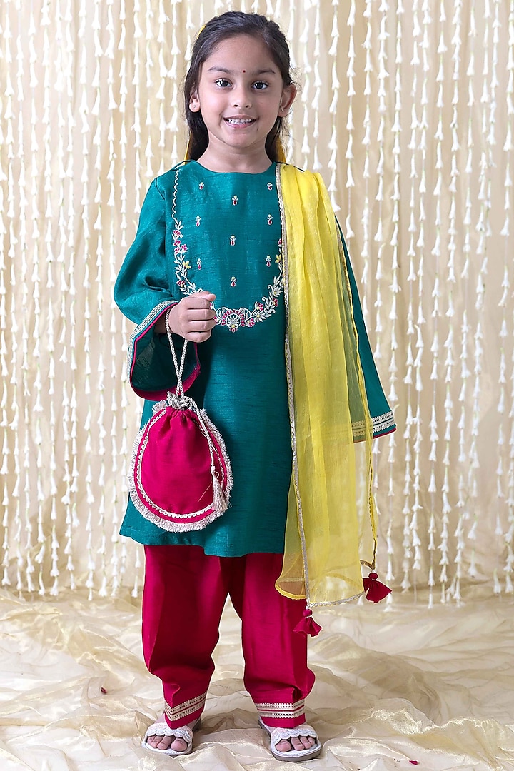 Green Soft Velvet Floral & Thread Embroidered Kurta Set For Girls by Tiber Taber