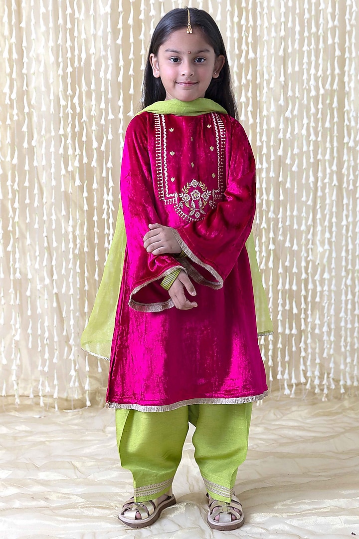 Pink Soft Velvet Floral & Thread Embroidered Kurta Set For Girls by Tiber Taber at Pernia's Pop Up Shop