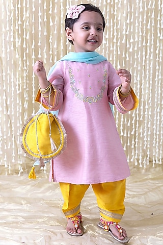Pink Soft Velvet Floral & Thread Embroidered Kurta Set For Girls by Tiber Taber