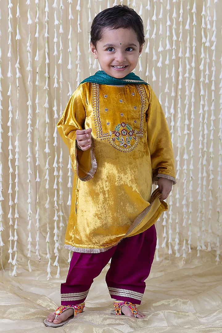 Yellow Soft Velvet Floral & Thread Embroidered Kurta Set For Girls by Tiber Taber at Pernia's Pop Up Shop