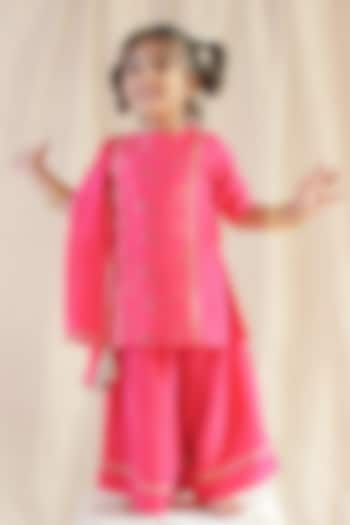 Fuchsia Pink Viscose Brocade Kurta Set For Girls by Tiber Taber at Pernia's Pop Up Shop