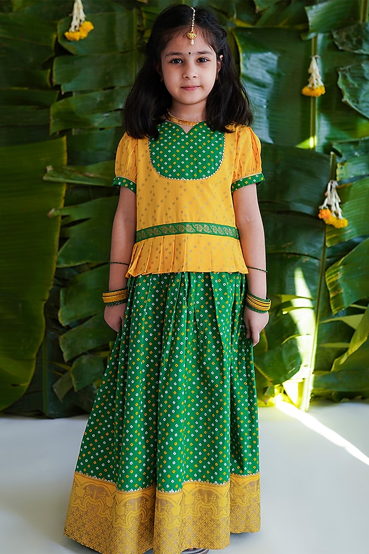 Green Cotton Bandhani Printed Skirt Set For Girls by Tiber Taber