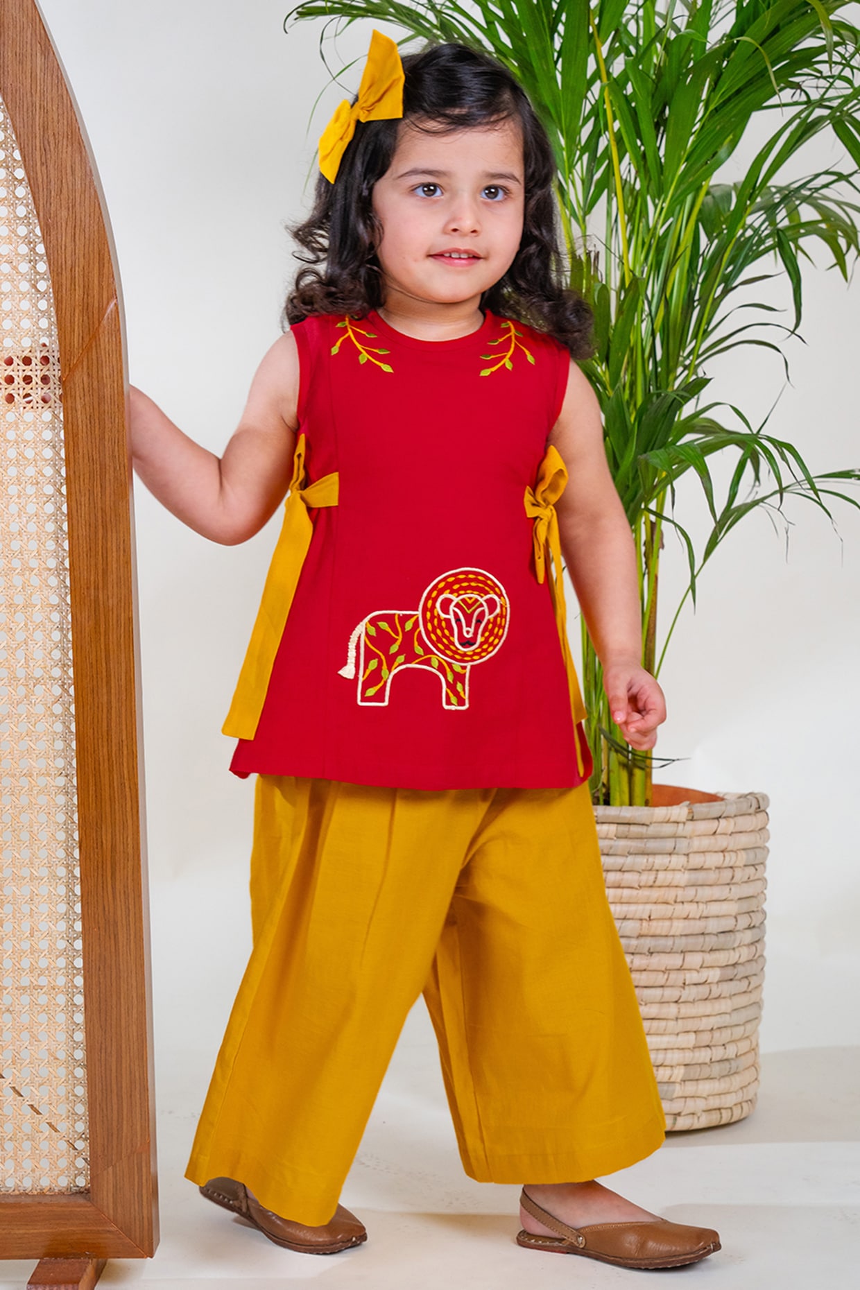 Buy Assorted Track Pants for Girls by INDIWEAVES Online | Ajio.com