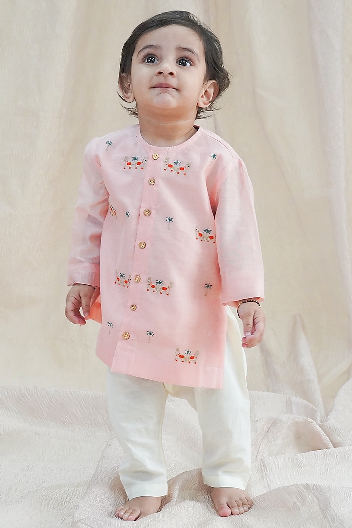 Peach Chanderi Cotton Silk Thread Embellished Kurta Set For Boys by Tiber Taber at Pernia's Pop Up Shop