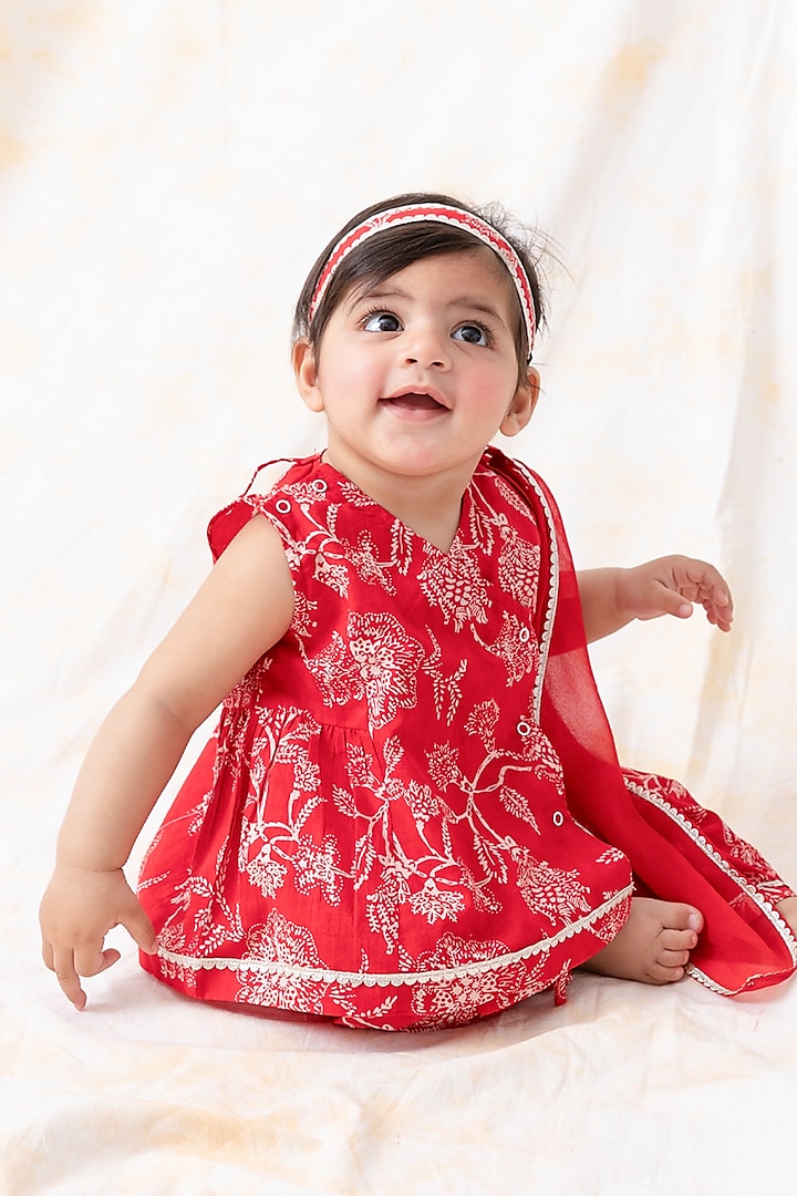Red Cotton Floral Printed Kurta Set For Girls by Tiber Taber at Pernia's Pop Up Shop