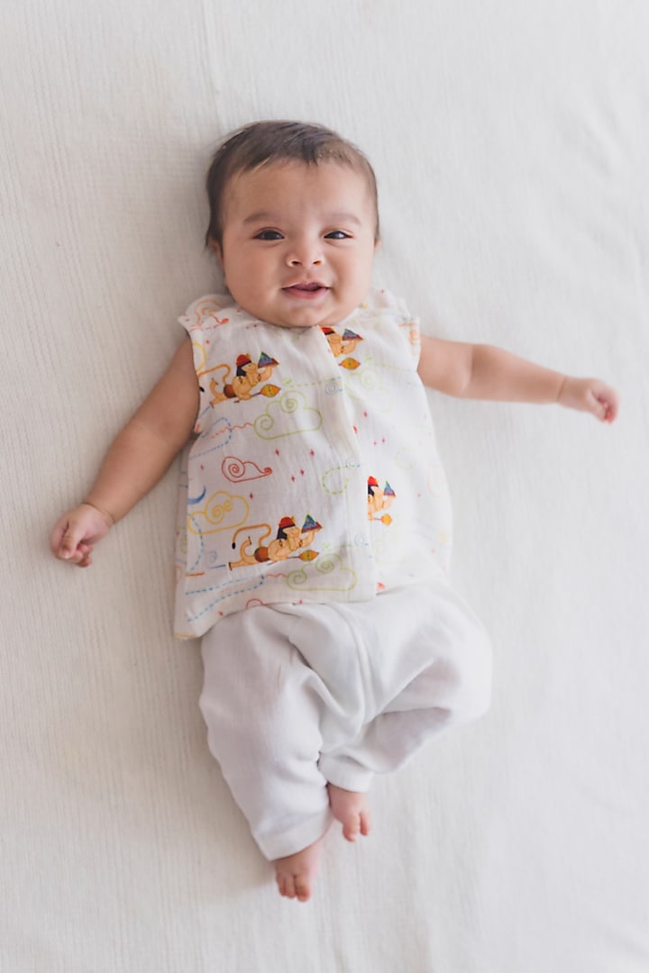 White Cotton Printed Jhabla Set For Kids by Tiber Taber at Pernia's Pop Up Shop