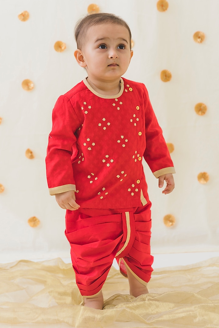 Red Cotton Dhoti Set For Boys by Tiber Taber