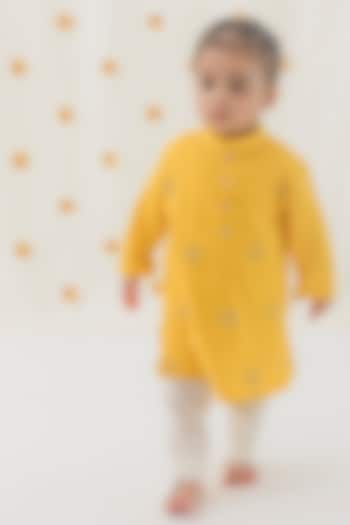 Yellow Cotton Embroidered & Floral Printed Kurta Set For Boys by Tiber Taber