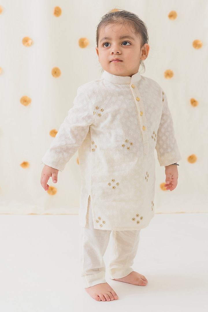 Cream Cotton Zari Work & Floral Printed Kurta Set For Boys by Tiber Taber