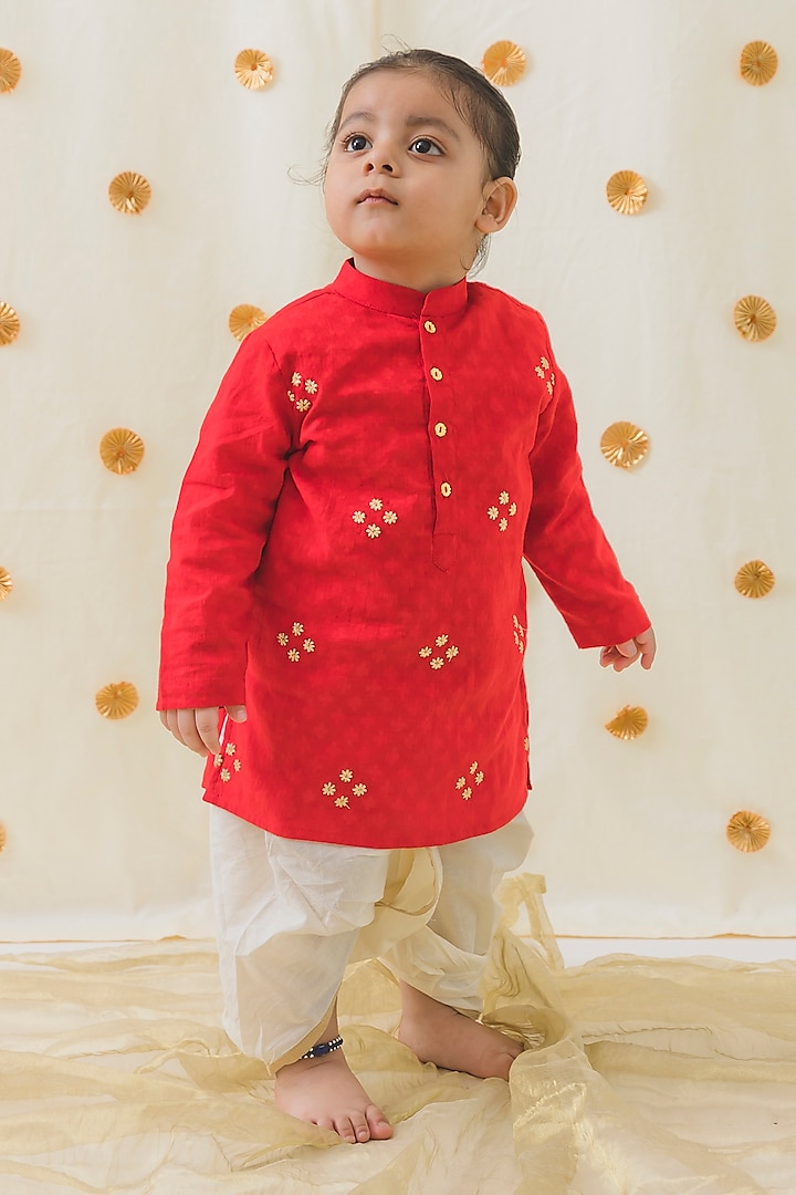 Red Cotton Dhoti Set For Boys by Tiber Taber