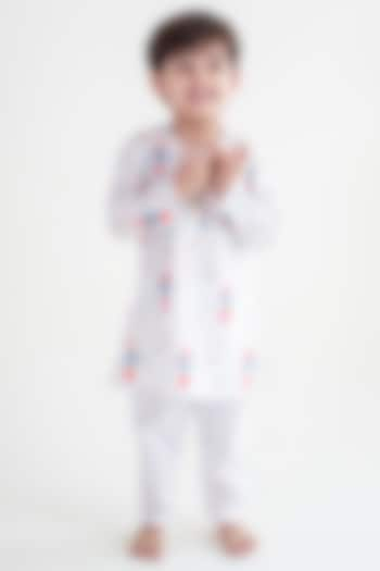 White Cotton Printed Kurta Set For Kids by Tiber Taber