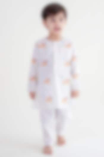 White Cotton Printed Kurta Set For Kids by Tiber Taber