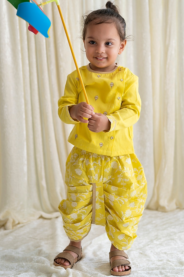 Yellow Embroidered Kurta Set For Boys by Tiber Taber at Pernia's Pop Up Shop